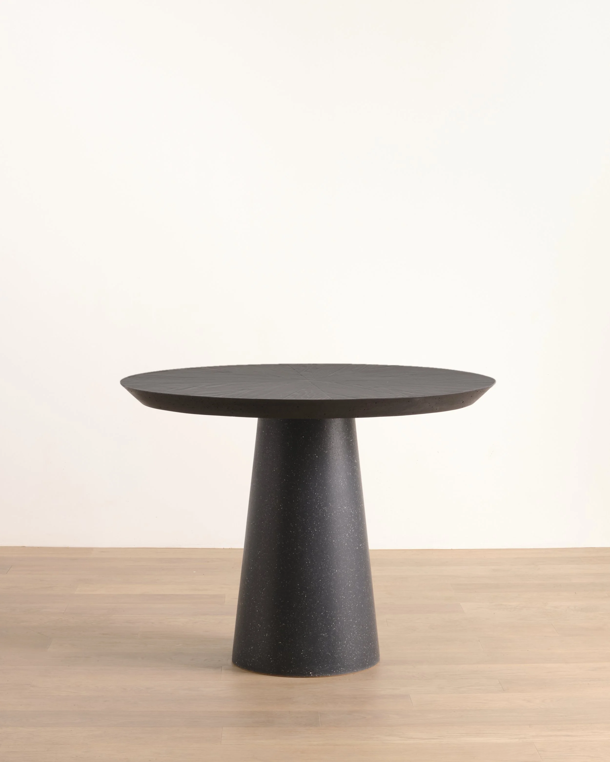 Black Mamba Entry Table in 40" Diameter
