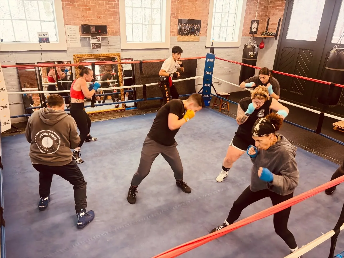 things we&rsquo;re manifesting for 2026:
〰️growth
〰️dedication
〰️consistency
〰️community
〰️living in the moment
〰️perseverance 

new year, same you, different goals 🥊 let&rsquo;s go!
.
.
.
#ontheropesri #boxinggym #workout #exercise #fitness