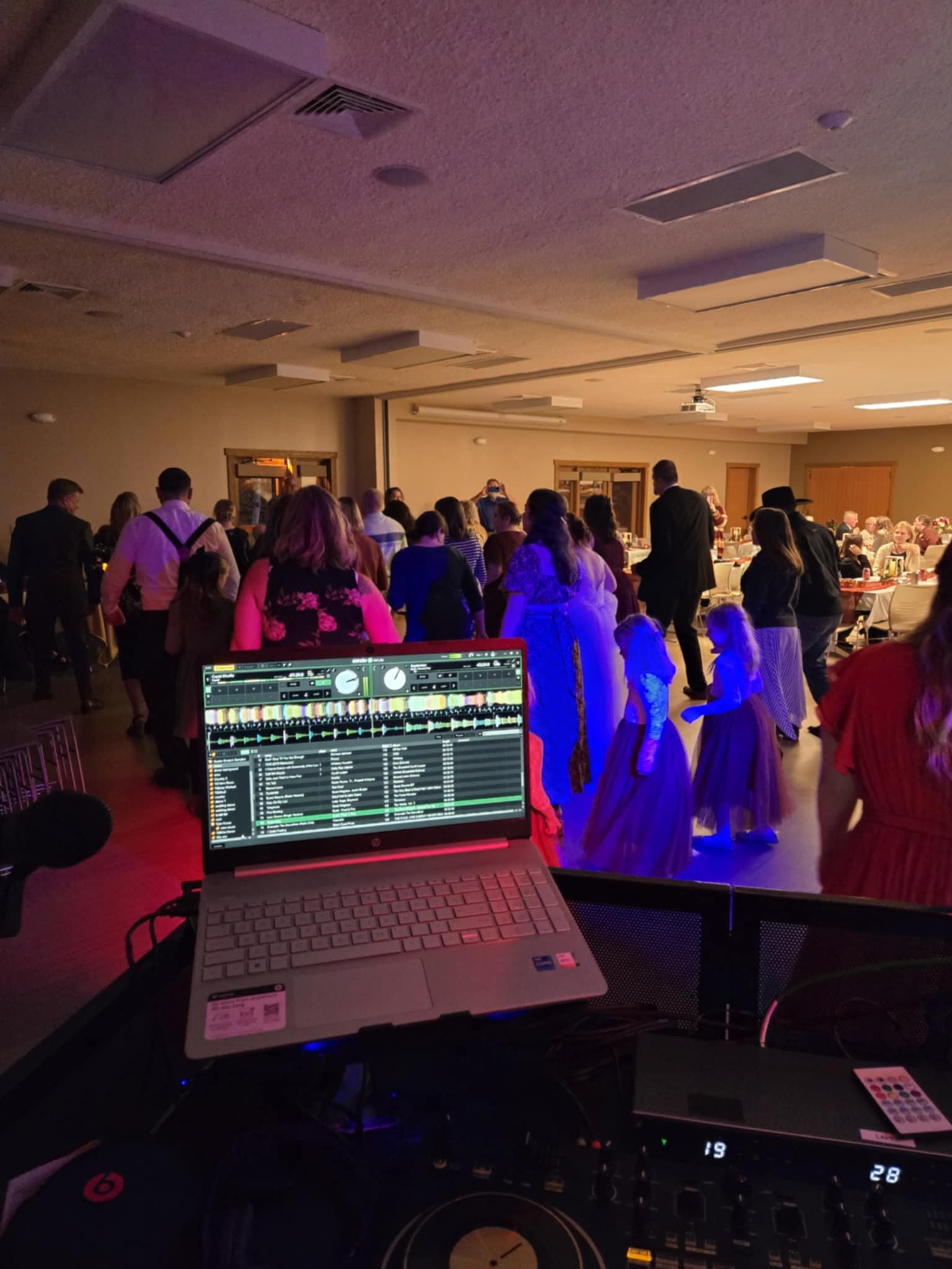 wedding dancing 1.jpeg