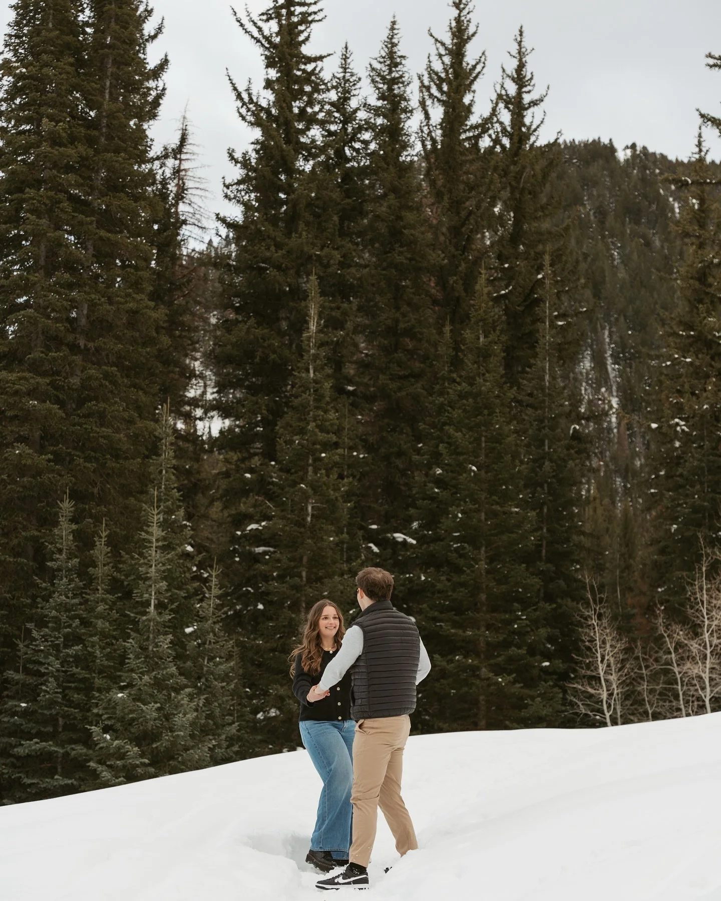 I still have so many gorgeous snowy photos I need to post before officially transitioning to spring photos 😭 these engagements are some of my FAVORITES from the winter season.
.
.
#utahphotographer
#utahcouplesphotographer
#saltlakecitycouplesphotog