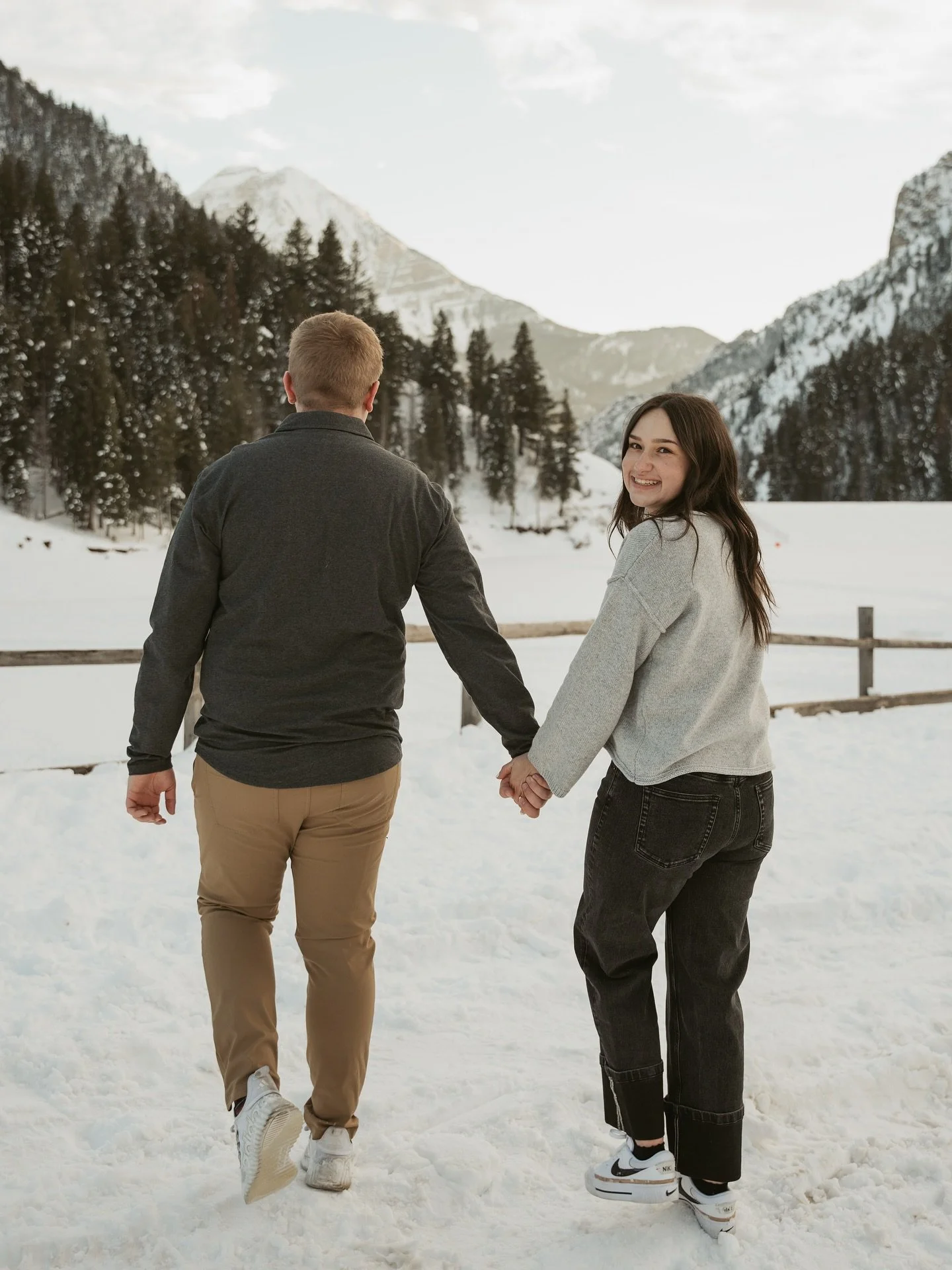 I know that the snow is all melted and it&rsquo;s officially summer, but I couldn&rsquo;t resist posting these stunning engagements 😭
.
.
#utahphotographer
#utahcouplesphotographer
#saltlakecitycouplesphotographer
#saltlakecouplesphotographer
#saltl