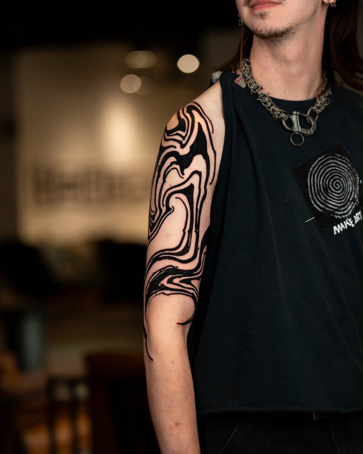 at @finetattoostudios. Ready for a new tattoo?
&bull;
For booking, contact us through DM or email 📩
&bull;
&bull;
#tattoos #tattoolife #finelinetattoo #inkjunkeyz #inkedup #seattleink #seattletattoo #tattooideas
