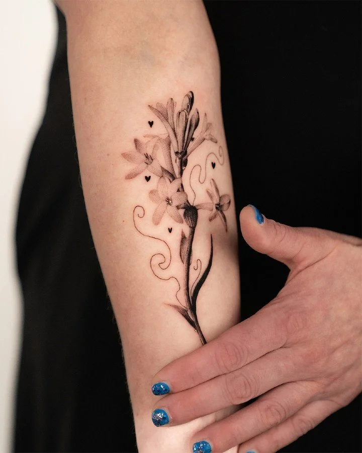 Beauty can be subtle ❤️&zwj;🩹
&bull;
DM or email us for inquiries 📩 📍 [ Seattle, Wa ]
// By Repta
&bull;
&bull;
#tattooideas #tattooed #inkaddict #seattletattooartist #tattoolife #seattletattoo #fineline #inklife @repta.ink