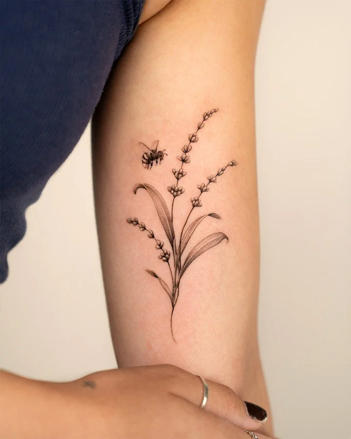 Some moments deserve to stay with us 🐝
&mdash;
Got a wild idea? Let&rsquo;s bring it to life. DM us to get started. 📲🙌🏼

Artist: [ @ferraro_artist ]

Based in Seattle, Fine Studio creates custom tattoos designed for people who see their skin as a