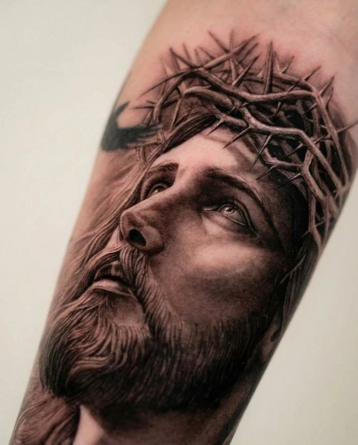 For those who find refuge in a figure that protects and inspires. ✨
A permanent companion, placed where you can always see it.
&mdash;
DM us your idea. We&rsquo;ll guide you through the booking process.

Artist: [ @ferraro_artist ]

Fine Studio is a 