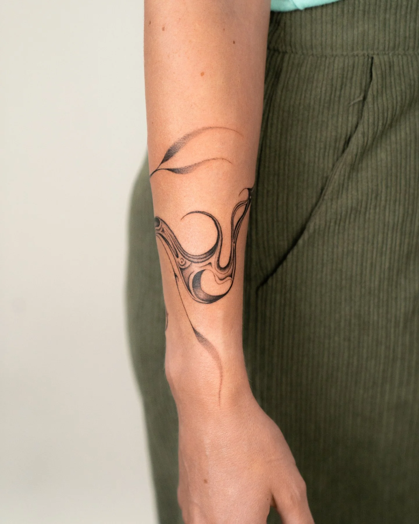 Flowing, organic, abstract. Lines flowing like smoke on skin 
-
DM us your idea. We'll guide you through the booking process.

Artist: @repta.ink

Fine Studio is a Seattle-based tattoo studio specializing in custom, high-end work. If you're searching