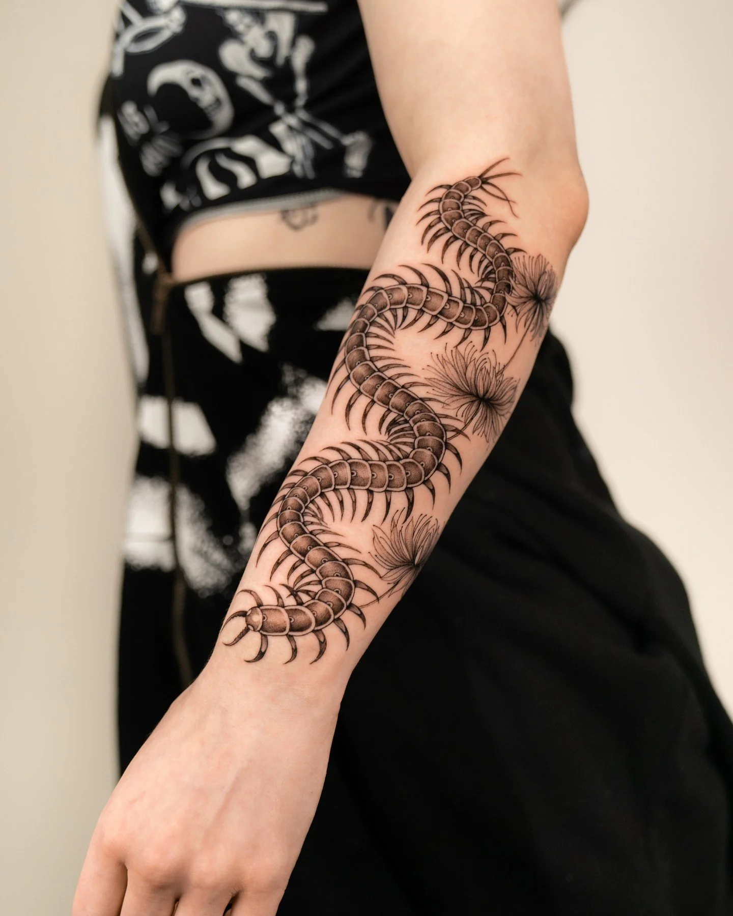 Custom work at @finetattoostudios. 
-
DM us your idea. We'll guide you through the booking process 📩 

Artist: @fedetronconitattoo

Fine Studio is a Seattle-based tattoo studio specializing in custom, high-end work. If you're searching for black &am