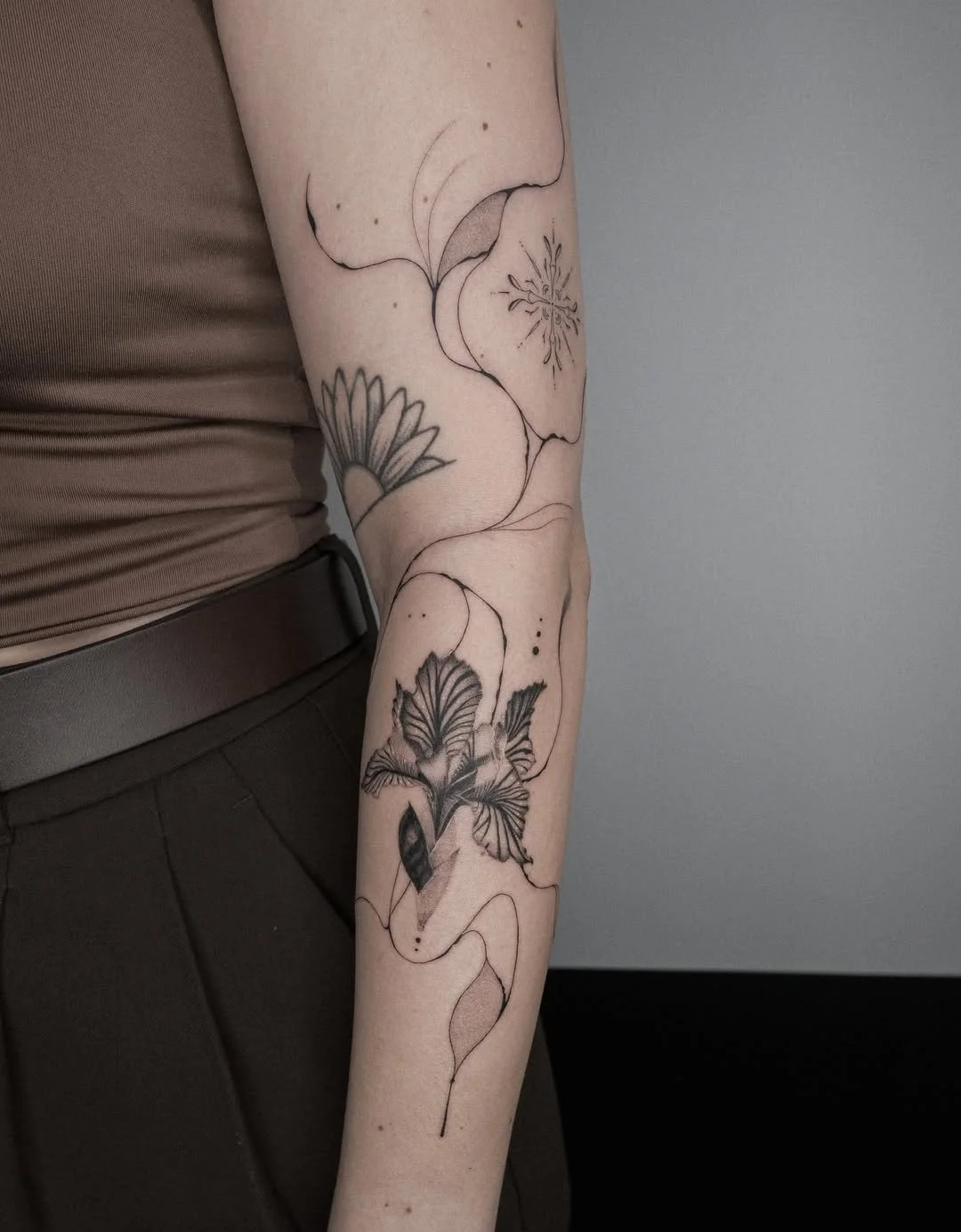 Flower abstract concept by Repta

Got something in mind? We'll take it from there.

Artist: [ @repta.ink ]

Fine Studio | South Lake Union, Seattle. Custom fine line and floral tattoos, designed from scratch with botanical detail and natural movement