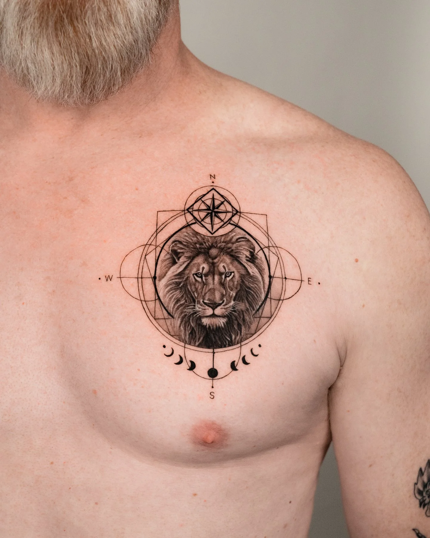 There&rsquo;s a kind of tattoos that needs no words
&mdash;
Got something in mind? We'll take it from there.

Artist: [ @fedetronconitattoo ]

Fine Studio | South Lake Union, Seattle. Black and grey realism set inside geometric linework. Detail and s
