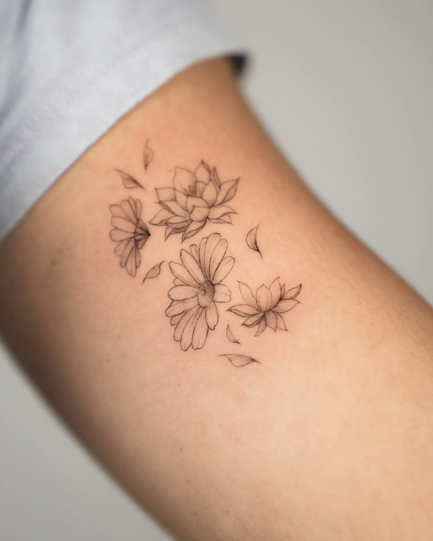 Every detail taken care of.

DM or email us for inquiries

Artist: [ @anisha.tattoo ]

Fine Studio | South Lake Union, Seattle. Custom fine line and floral tattoos, designed from scratch with botanical detail and natural movement. #seattletattoo #fin