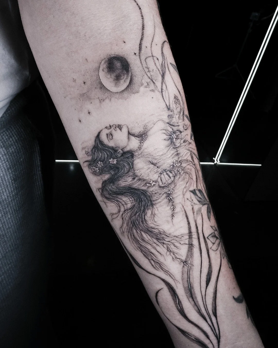 Under her own moon.

DM us your idea and we'll design something for you.

Artist: [ @repta.ink ]

Fine Studio | South Lake Union, Seattle. Illustrative and black and grey tattoos designed from scratch, with depth and movement. #seattletattoo #illustr