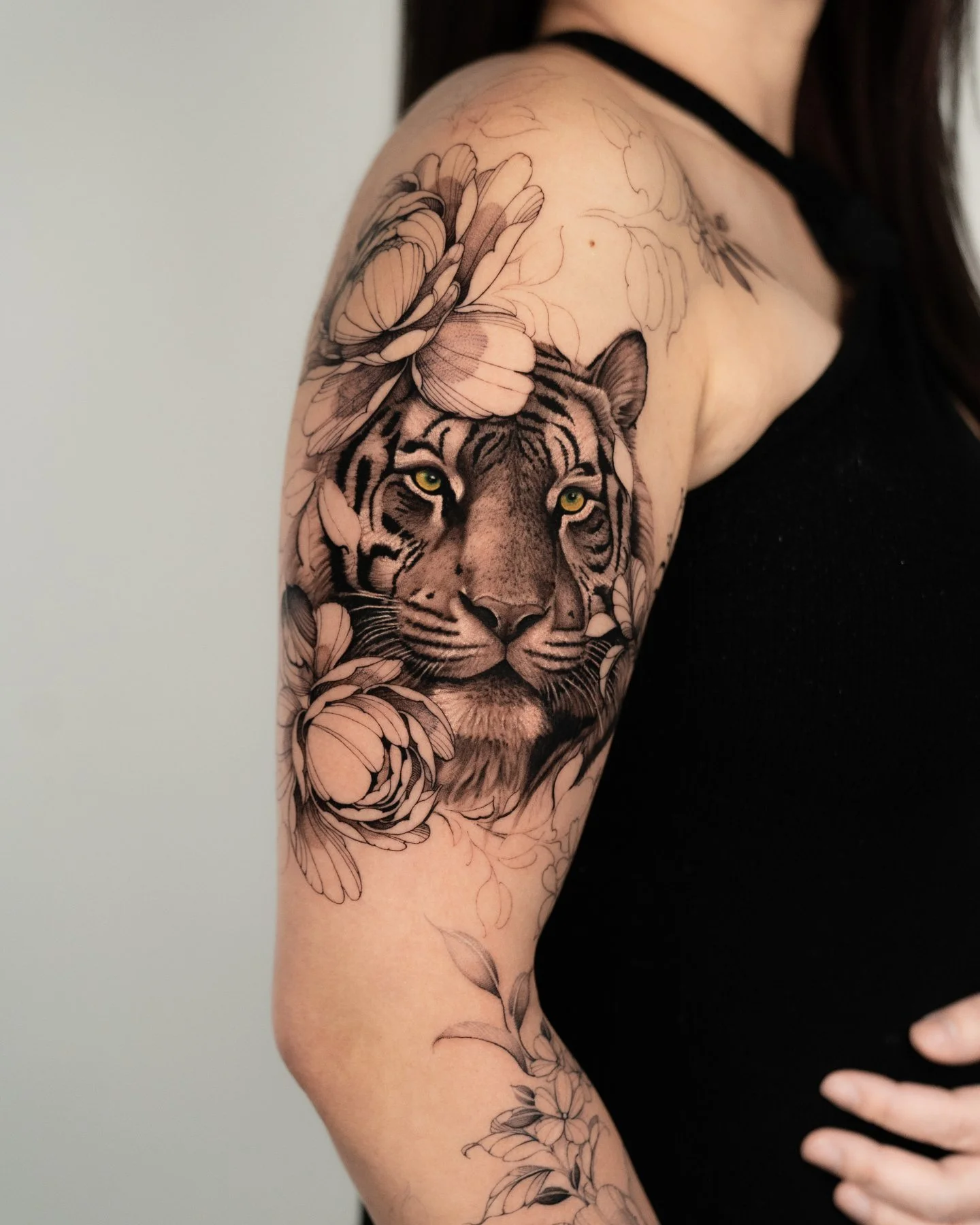 Nature makes the best contrasts

DM us your idea and we'll design something for you.

Artist: [ @ferraro_artist ]

Fine Studio | South Lake Union, Seattle. Black and grey realism and illustrative fine line, designed from scratch. #tigertattoo #blacka
