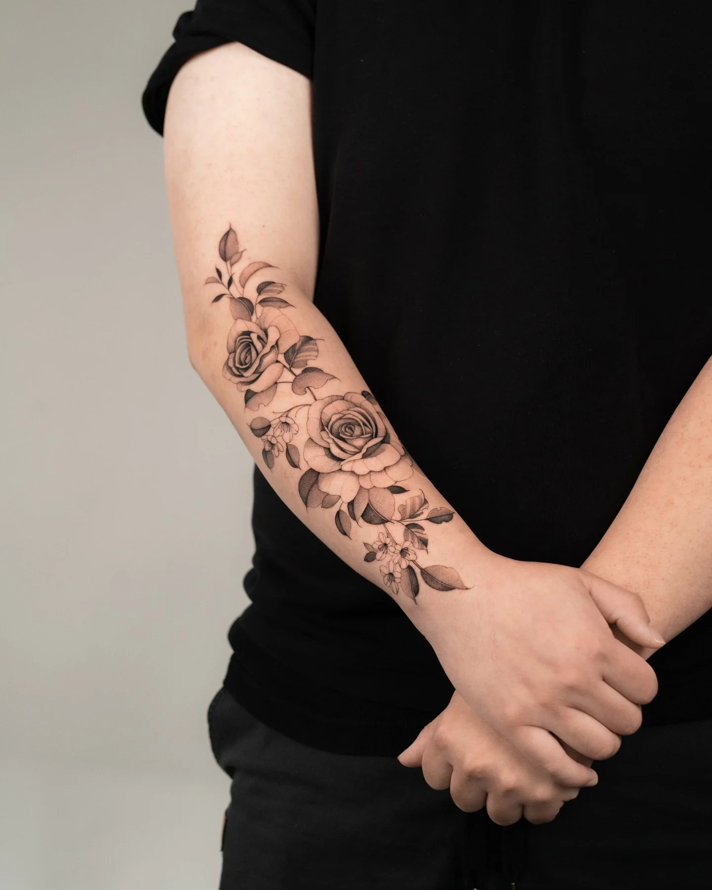 Custom work at @finetattoostudios
&mdash;
Booking through DM or email.

Artist: [ @fedetronconitattoo ]

Fine Studio | South Lake Union, Seattle. Custom fine line and floral tattoos, designed from scratch with botanical detail and natural movement. #