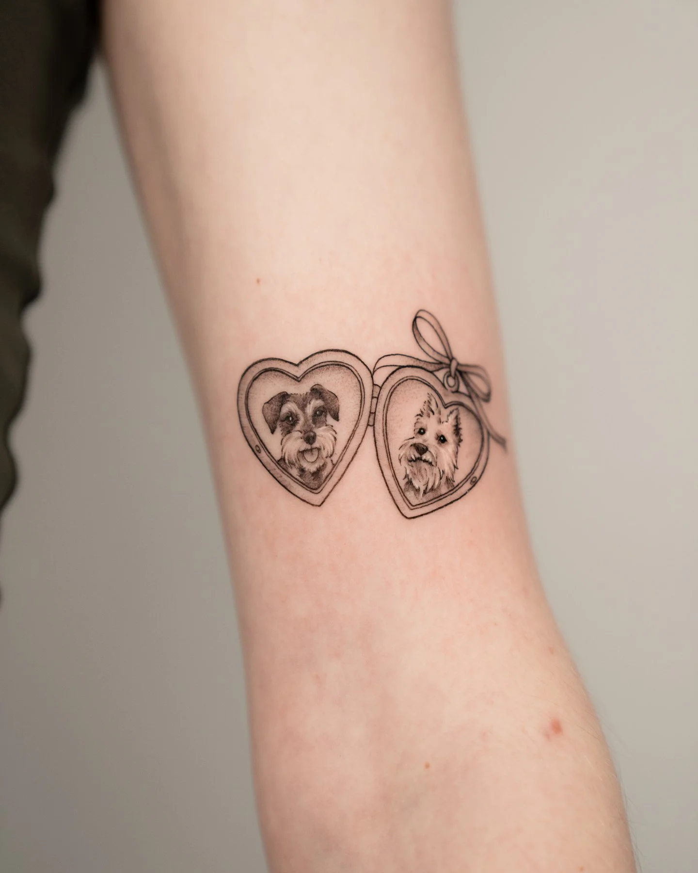 Always in my heart 
-
Reach out through DM.

Artist: [ @franka_tattoo ]

Fine Studio | South Lake Union, Seattle. Black and grey realism and microrealism, portraits and detail work designed from scratch. #seattletattoo #microrealismtattoo #petportrai