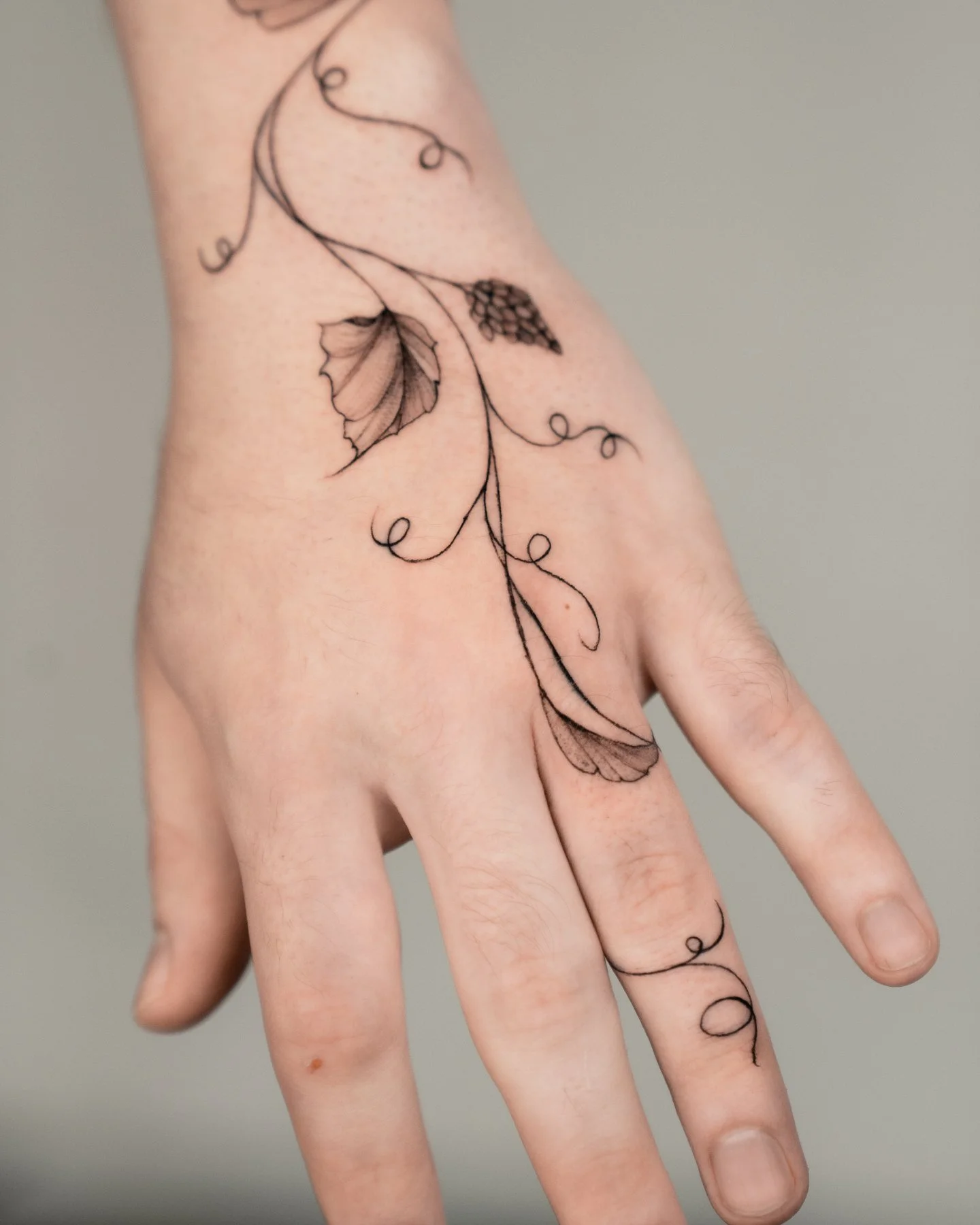 Let yourself grow in your own direction.

Fine Studio &middot; South Lake Union, Seattle.
Every tattoo here is designed with you.

Fine line vine tattoo, wrapping from the hand up the forearm.

Tattoo by @anisha.tattoo

Whenever you're ready, tap the