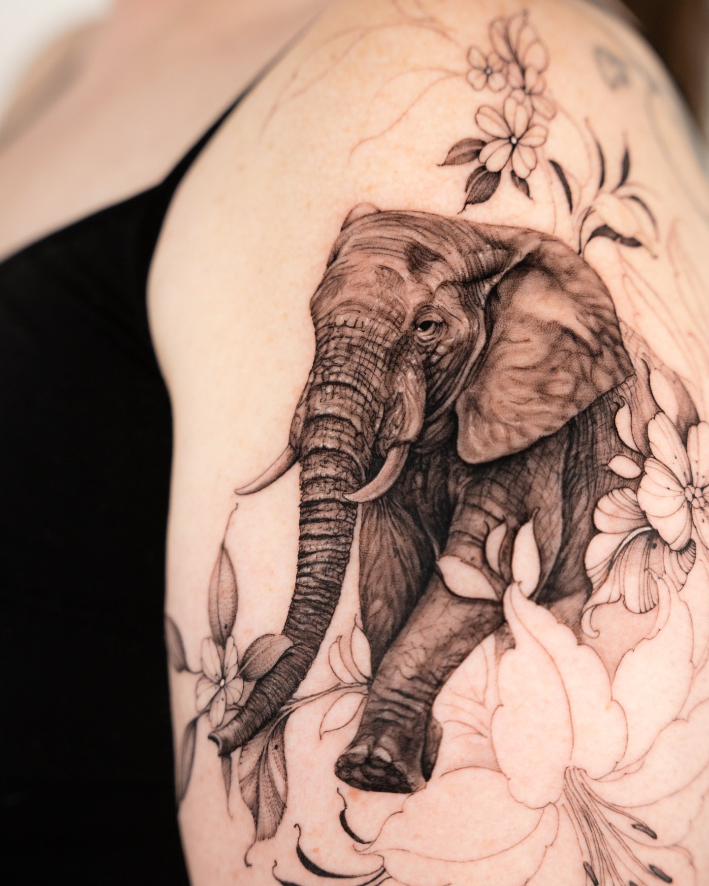 Carry what made you stronger. Artist: [ @ferraro_artist ]

Fine Studio &middot; South Lake Union, Seattle.
Bring us your idea and we'll design it with you.

When the idea feels right, tap the link in bio. We'll take it from there.

Black and grey ele