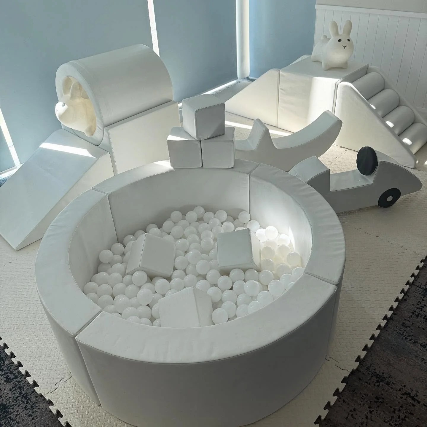 SNOW ❄️ Signature Playland

The perfect addition to any birthday or christening, the pristine white will match every theme!