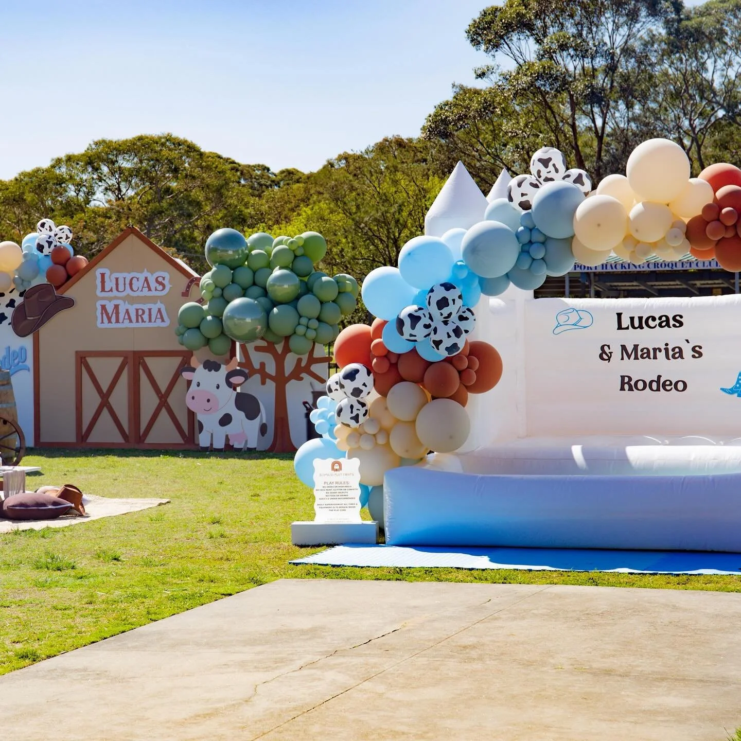 🤠 YEEHAW! Maria &amp; Lucas&rsquo;s Rodeo is in full swing - and we&rsquo;ve got the cutest little cowboy &amp; cowgirl around 🐮✨

Event Styling: @gem_partyco 
Backdrop &amp; Balloons: @gem_partyco 
Picnic Set Up: @gem_partyco 
Jumping Castle, Bubb