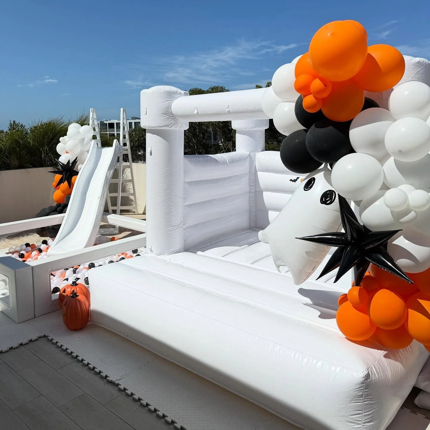 Spooky season is on its way 🎃✨
Bring the magic (and a little mischief) to your event - book your Halloween setup now 👻

Featuring our 2x4 ICE-BOX Ball Pit + Slide and Elara White Castle 🧡

Styling, Concept, Soft Play, Castle &amp; Balloons by @eli
