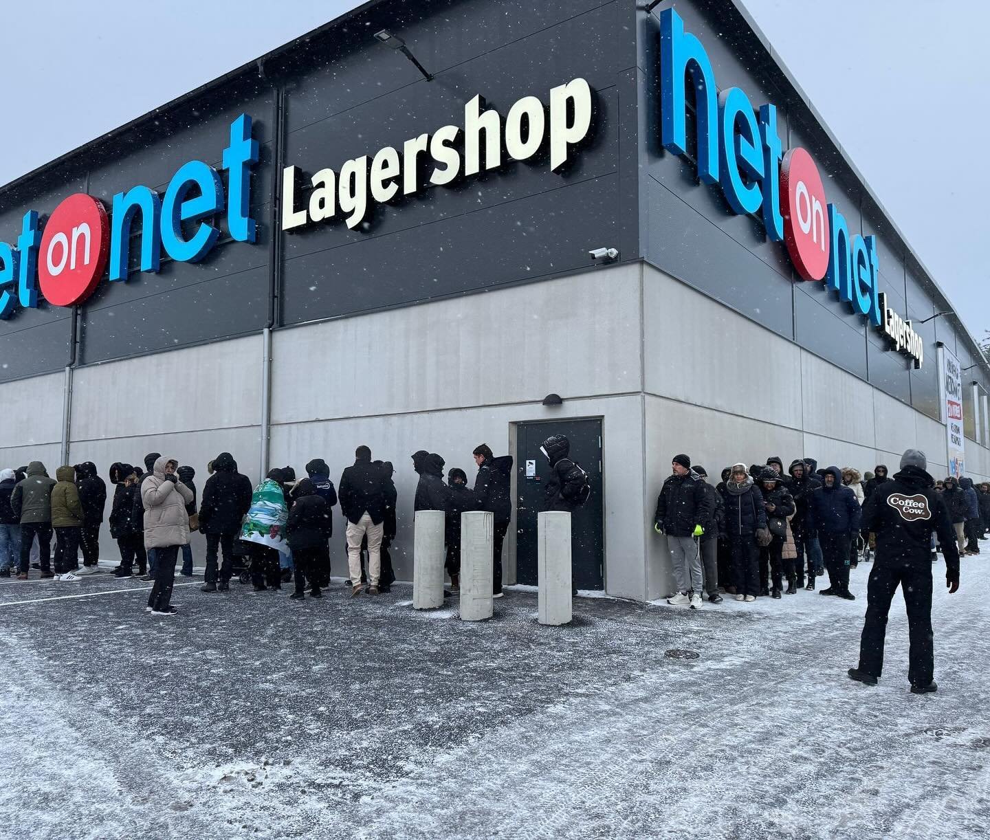 Nytt event, nu butiks&ouml;ppning f&ouml;r NetOnNet lagershop i S&ouml;dert&auml;lje, i brutaaalt v&auml;der!