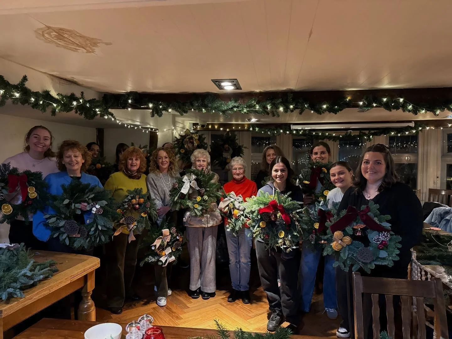 🎄Christmas Wreath Work Shop 2025 
What a fab evening here are some lovely photo of the wreath some of our participants made. 

#wreathworkshop #christmas #christmaswreathworkshops #shepperton #florist #flowers #surrey #tuliptreasures