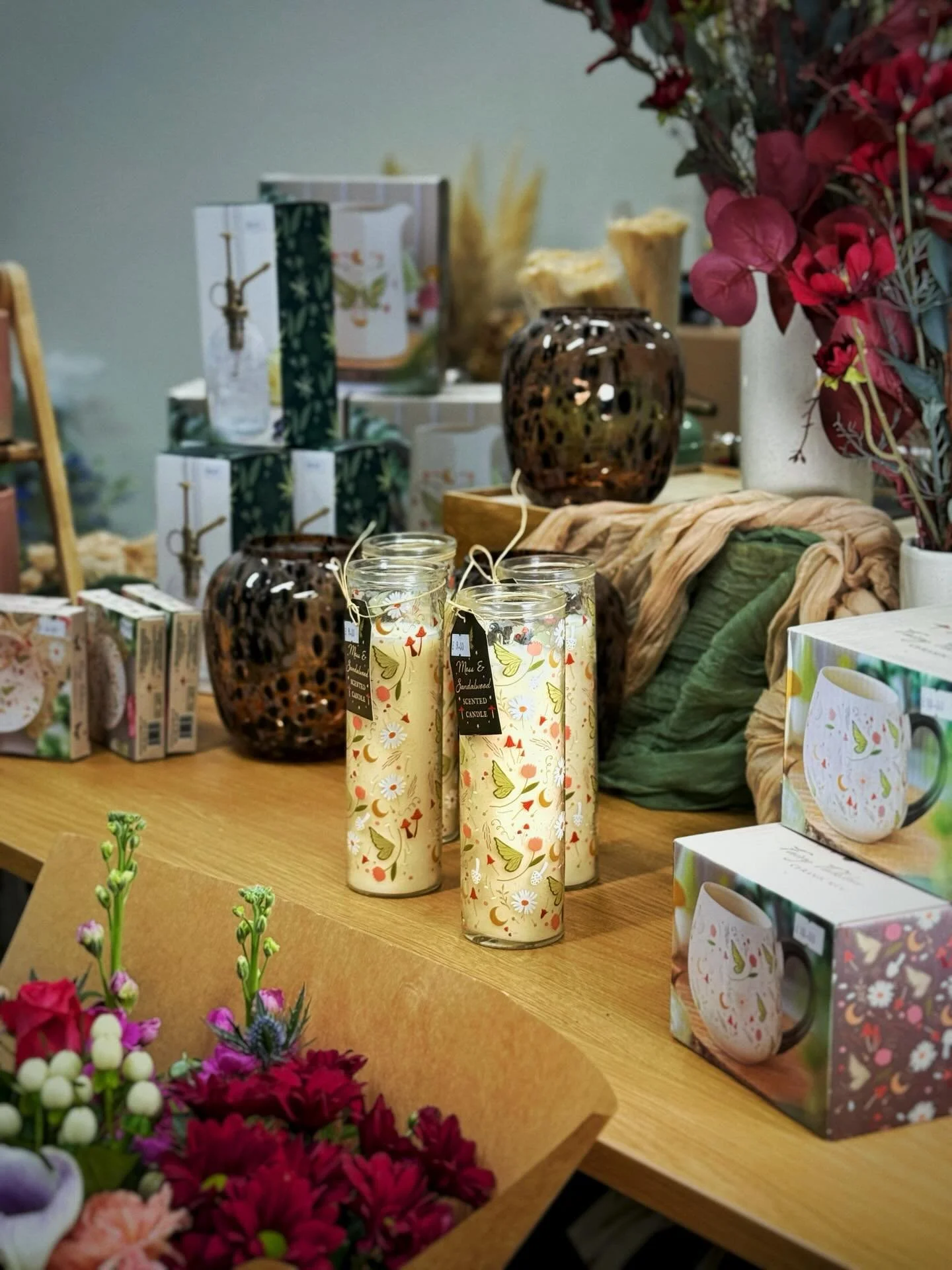 🌙Obsessed with the NEW fairy folklore gifts. They are great for those cute little unique gifts. 

Shop in store NOW!! 

Photos by - @lainetaylor.jpeg 

#uniquegifts #shepperton #florist #surrey #tuliptreasures