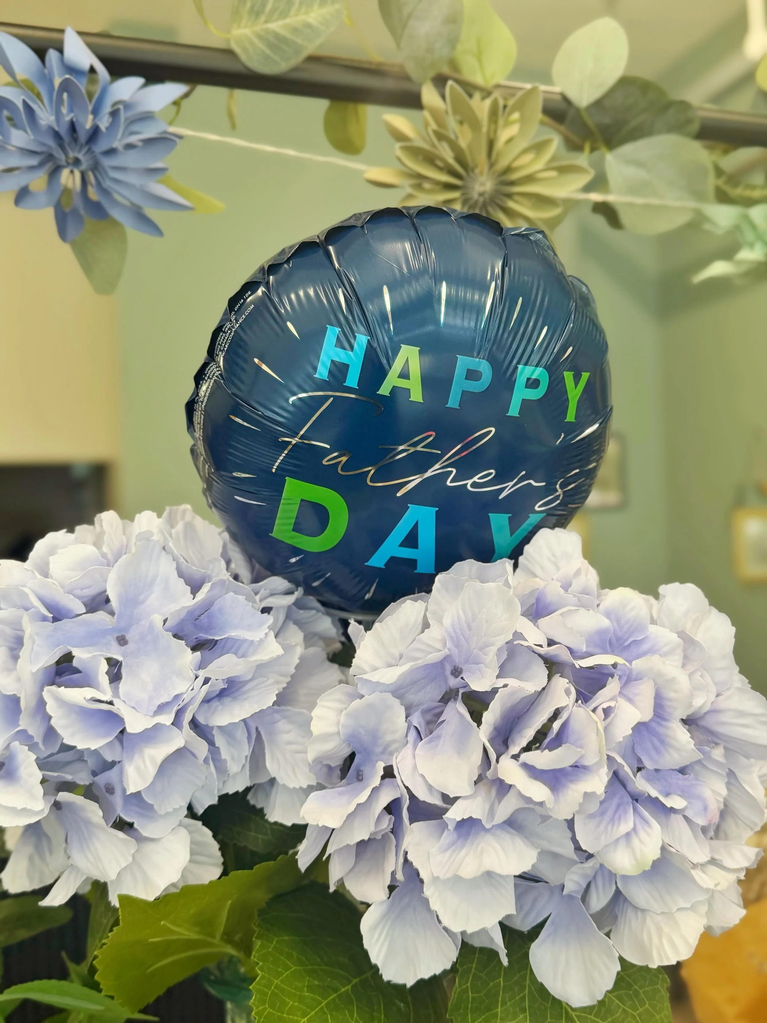 Father&rsquo;s Day Gifts available in the shop now to  celebrate that special person in your life this Father&rsquo;s Day🪻

#fathersday #shepperton #florist #surrey #tuliptreasures