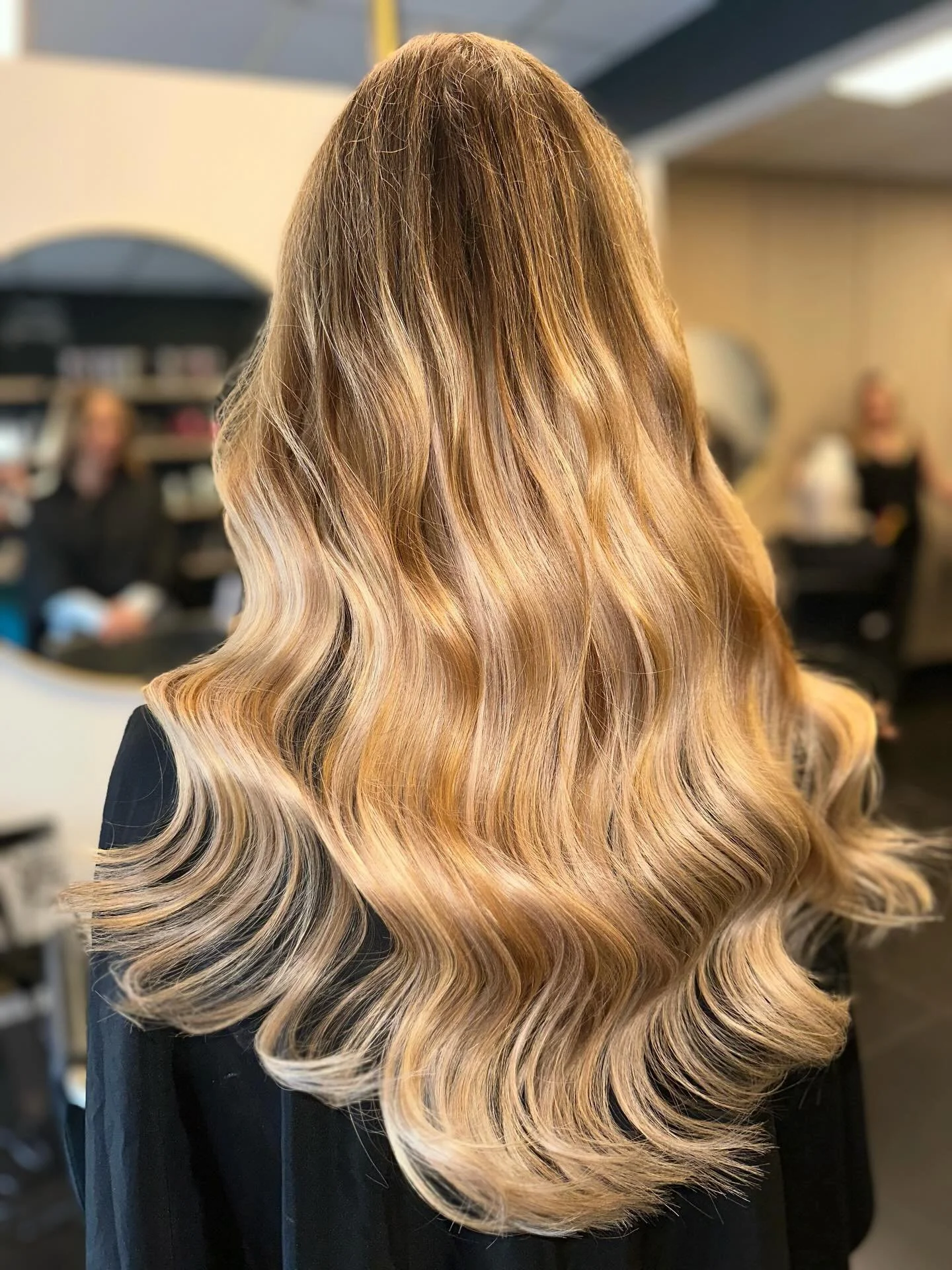 🌟 The wait was so worth it! 🌟
We&rsquo;ve been counting down all year for this fresh set of extensions &ndash; and what a glow-up! ✨

➡️ First pic: brand new, bright blonde balayage extensions giving all the shine + dimension 💛
➡️ Last pic: 18 mon