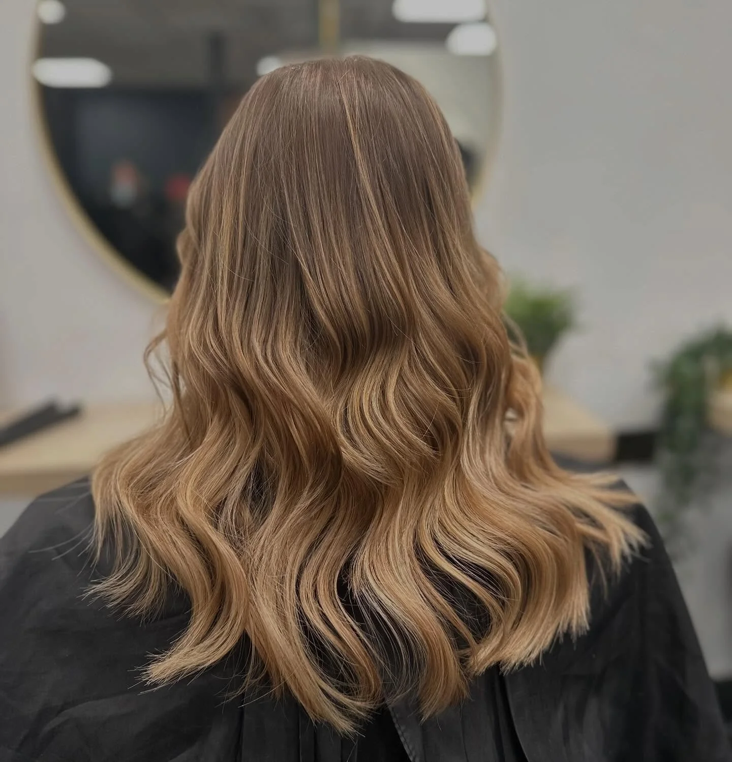 Nano weave for thickness but ends up making your hair look longer is always a win! ✨ 
. 
.
.
.
#hairextensions #hairextensiontips #hairextensionspecialist #nanoringhairextensions #nanorings#balayageextensions #prestigehairextensions #howden #brough #