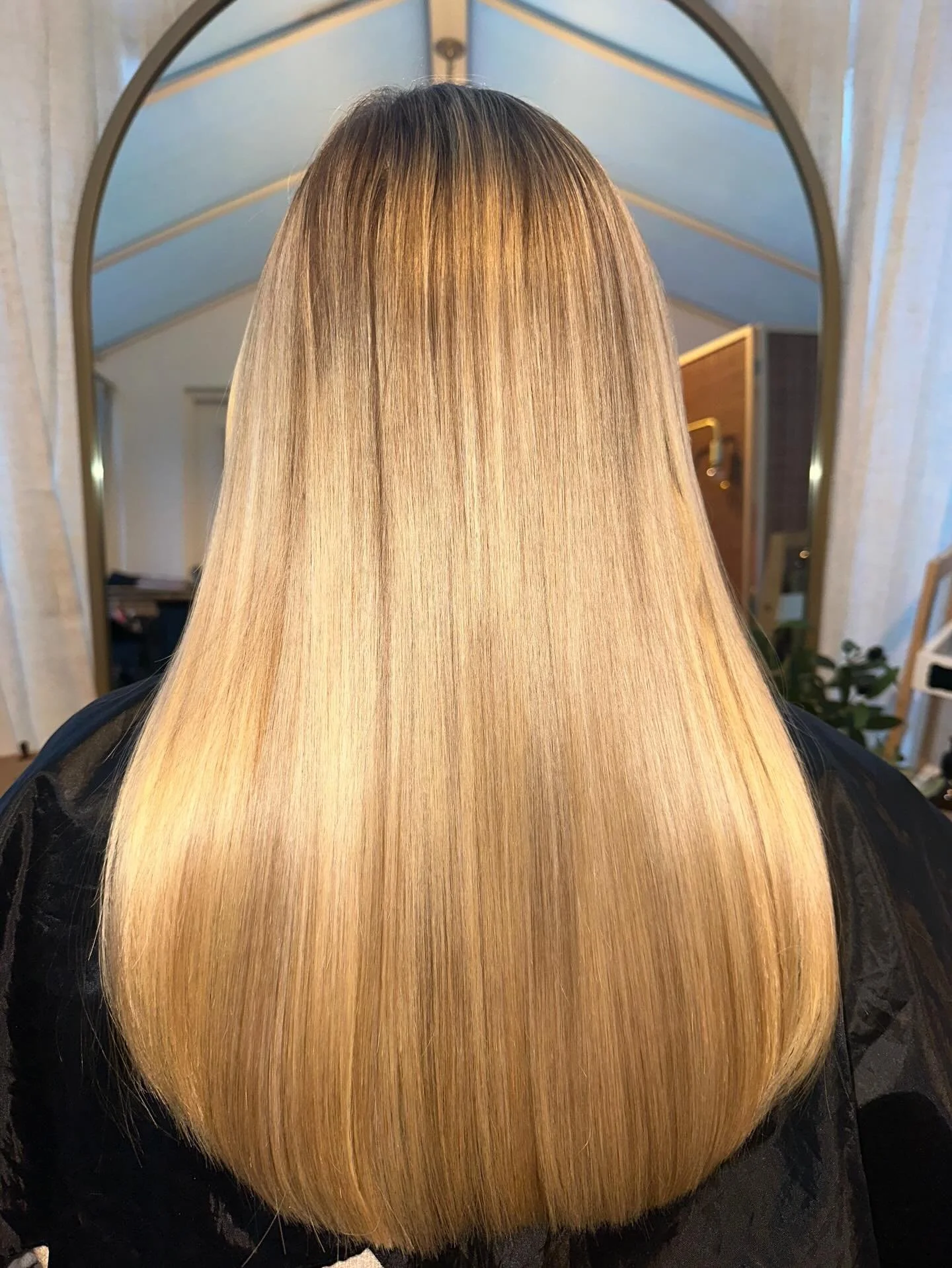 Do you feel like your hair never gets that blunt, full finish?Like the ends just won&rsquo;t look as thick and chunky as you&rsquo;d like?

Sometimes all you need is a little extra support in the right places ✨

Here we added 3 packs of nano extensio
