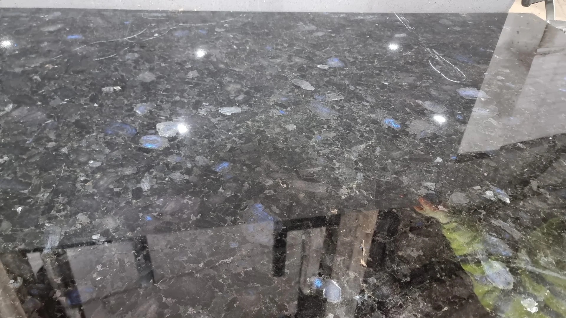 LT274 - 1700x850mm
Granite Blue 20mm