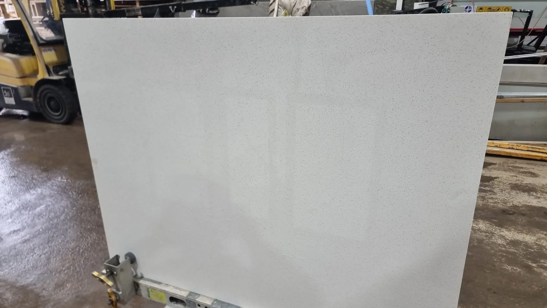 LT372 - 1520 x 1150mm
Lapland 30mm polished Quartz