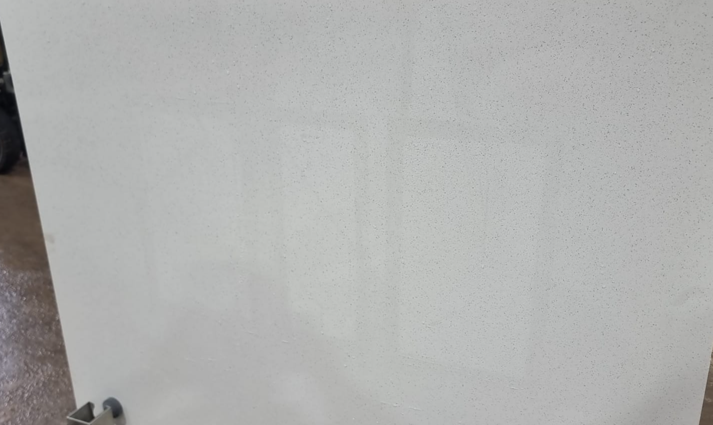 LT327 - 1520 x 1150mm
Lapland 30mm polished Quartz 