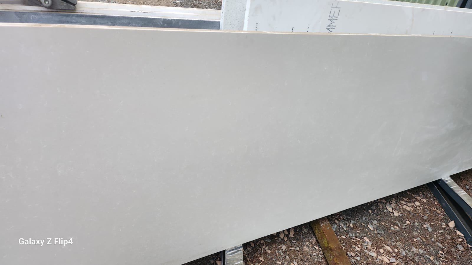 LT216 - 3000x750mm
Cloud Beige Quartz 30mm