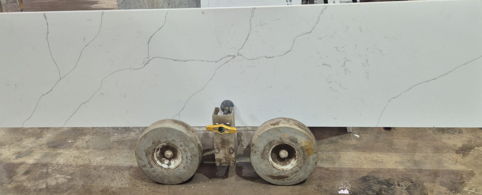 LT330 - 2090 x 490mm
Cortino 30mm polished Quartz 