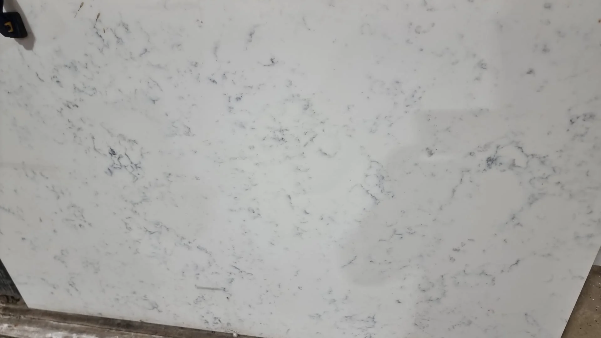 LT273 - 1600x980mm
IQ Carrara 30mm Quartz