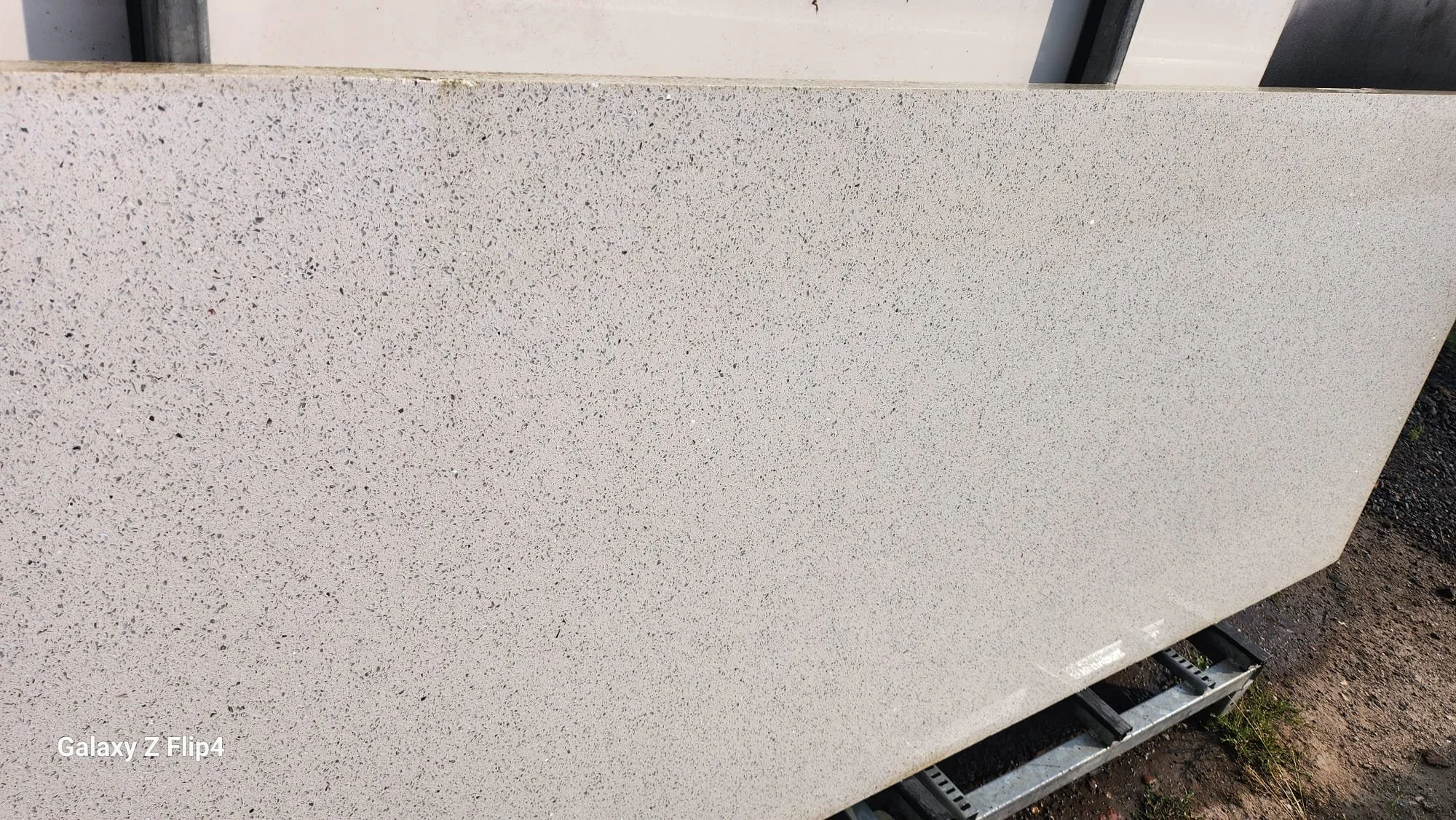 LT132 - 3000x700mm
White Sparkle Polished 30mm Quartz