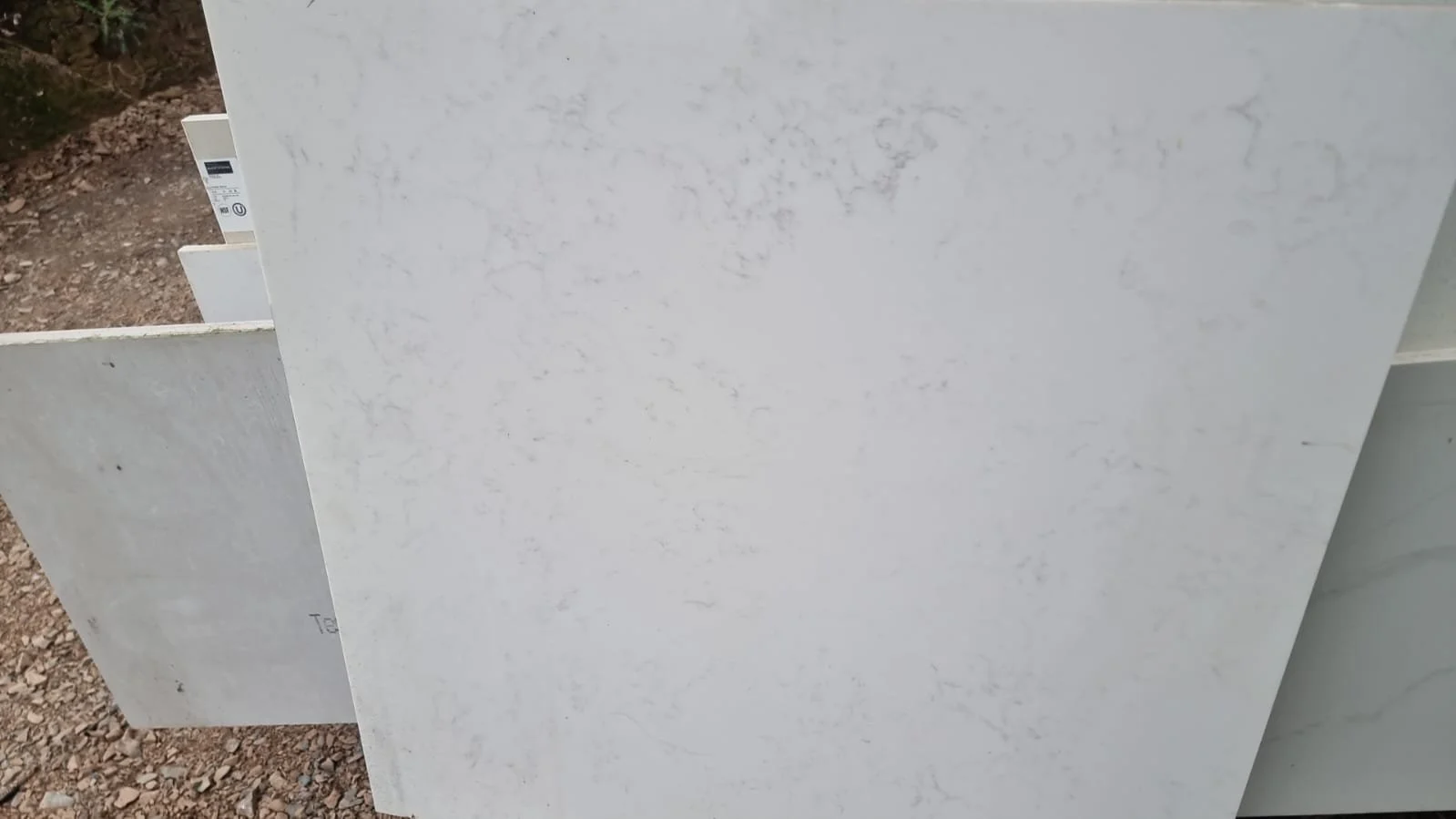 LT271 - 980x970mm
Nebula Quartz 20mm