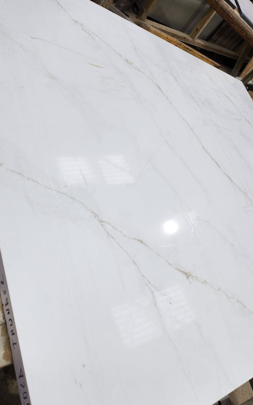 
LT319 - 1300 x 1070mm 
Golden Thunder 30mm polished Quartz 