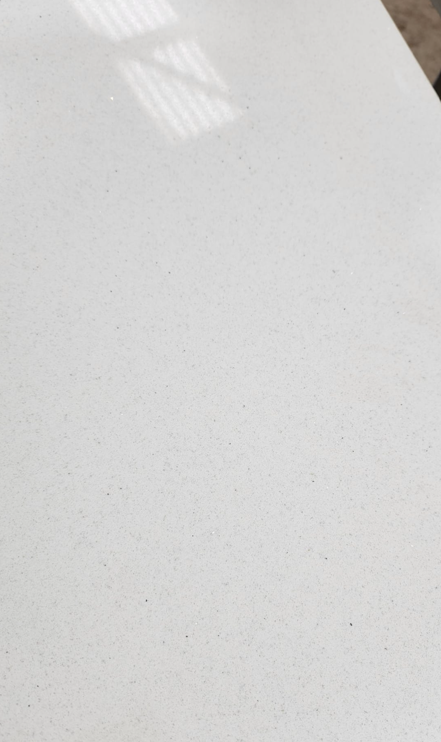 LT318 - 2350 x 300mm
Sierra 30mm polished Quartz 