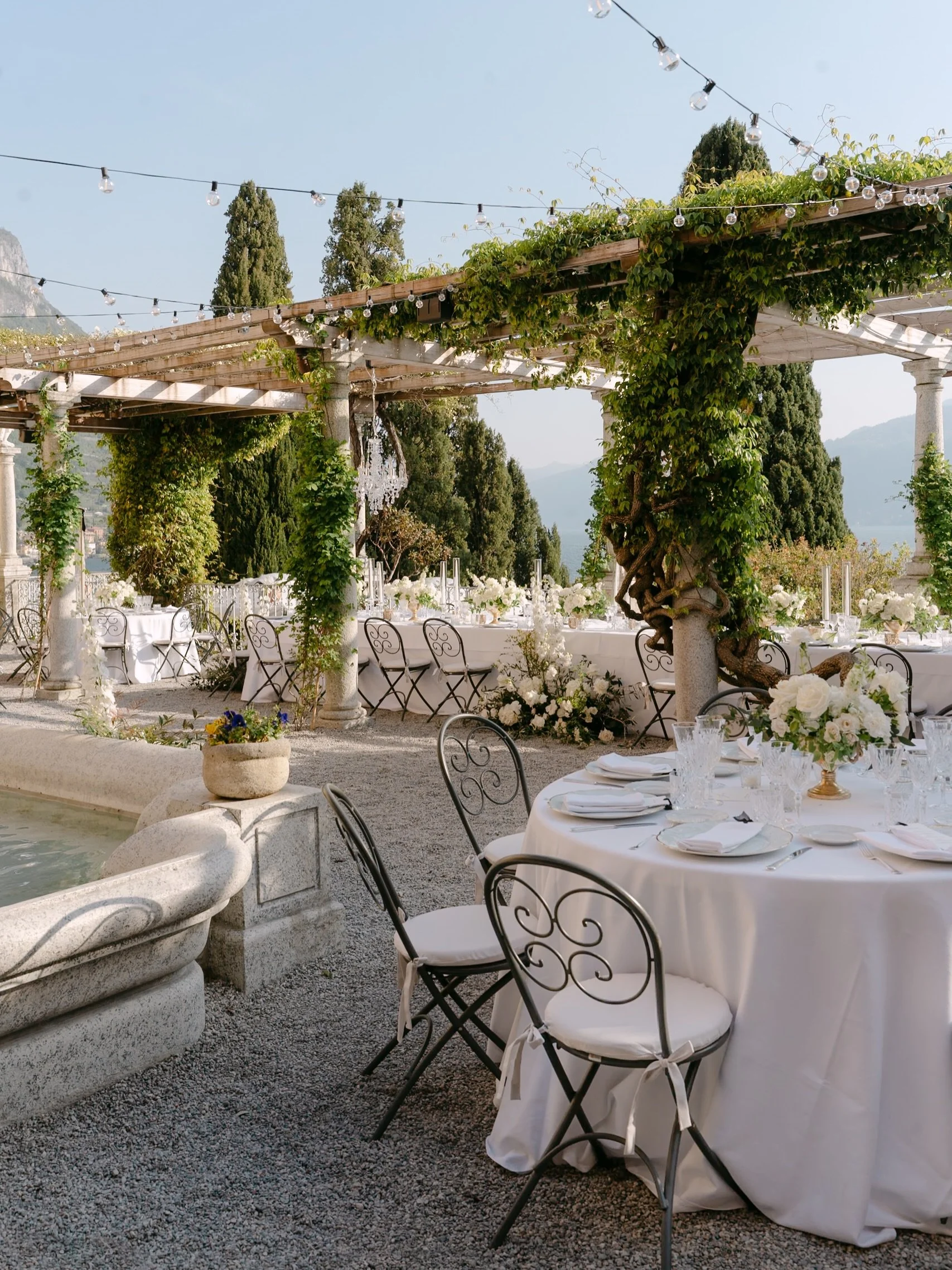 Candlelit dinner overlooking Lake Como 🕯️
@maddieebertrand &amp; @jdbertrand1 
Planner @blisseventslakecomo 
Videographer @dk_wedding_film 
Second shooter @the.weisers 
Content Creator @kristina_belihina 
Hair stylist @merita.bridalbeauty 
MUA @beau