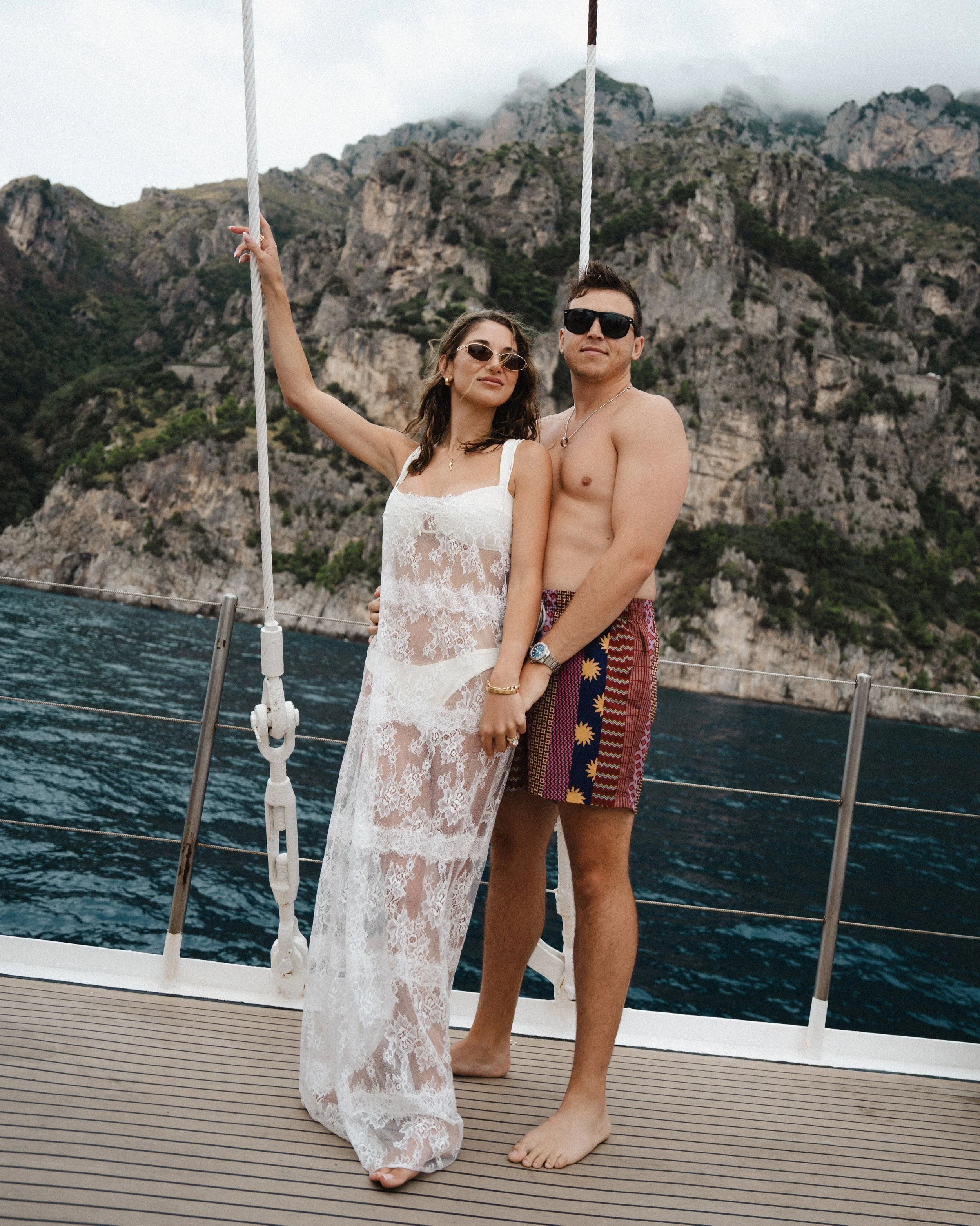 Throwback to this iconic boat ride 🌊
.
.
.
.
.
.
.
.
#amalfiwedding
#positanowedding
#weddingphotographer
#italyweddingphotographer