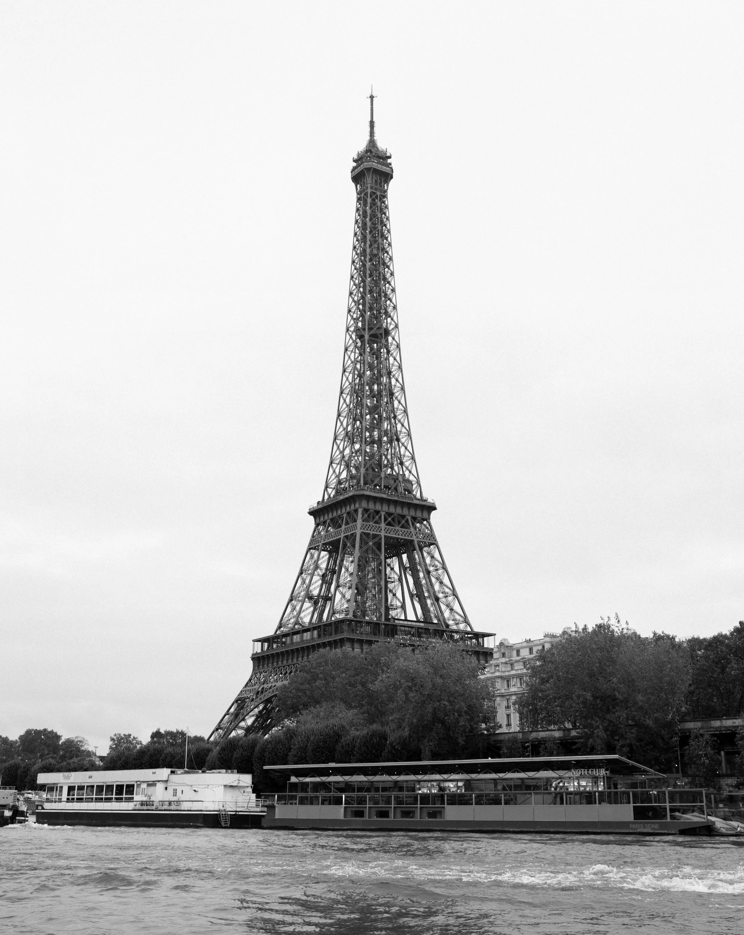 Paris is my forever favourite 💌

#pariswedding #parisweddingphotographer #parisphotographer