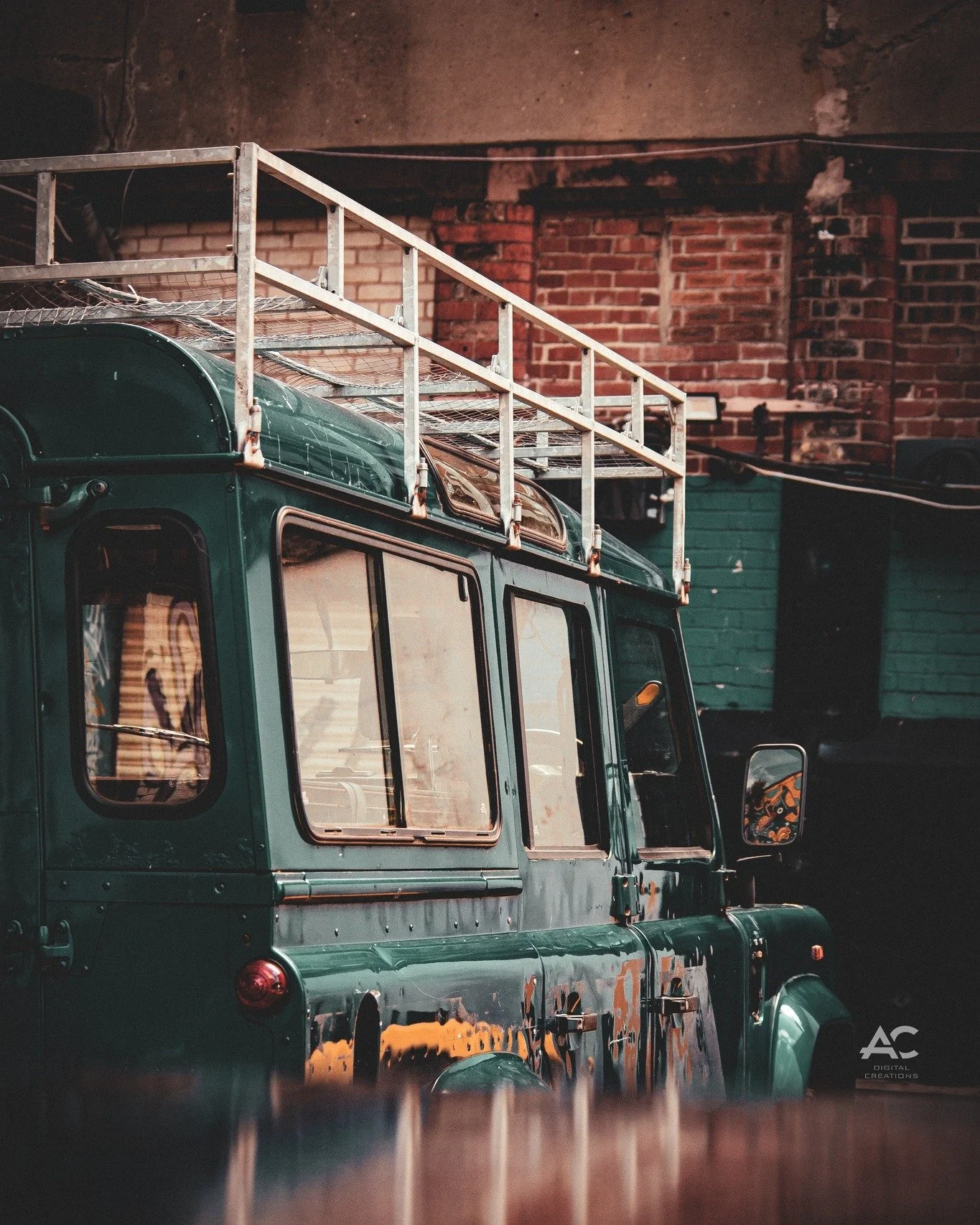 Stumbled upon this vintage 4x4 in an abandoned building. It&rsquo;s incredible how even in decay, there&rsquo;s a certain charm and history that shines through. Sometimes, the forgotten places hold the most stories.

📸by Antonio Coelho 

#vintagevib