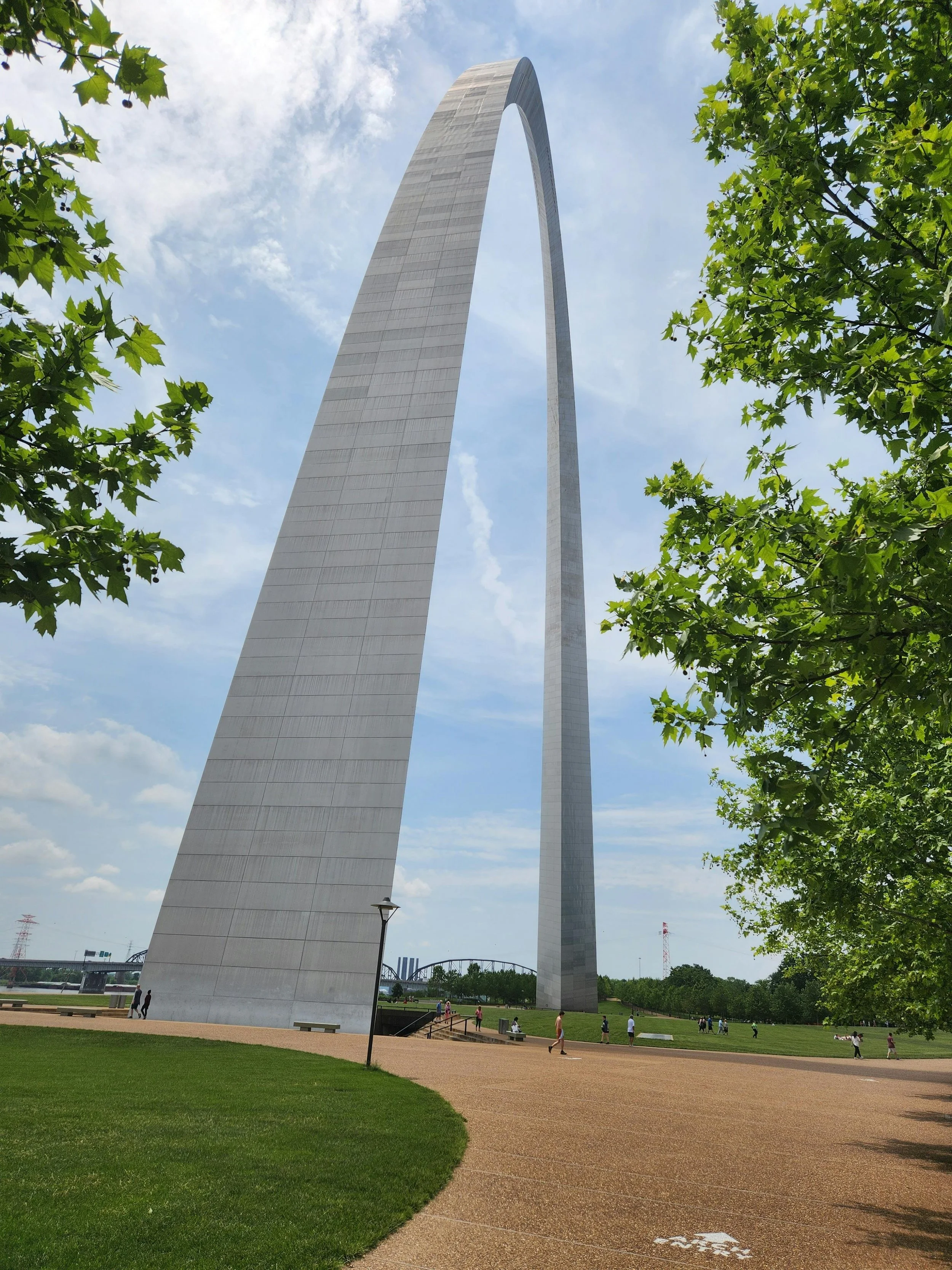 St. Louis Gateway Arch symbolizing school district partnership for virtual speech-language therapy services.