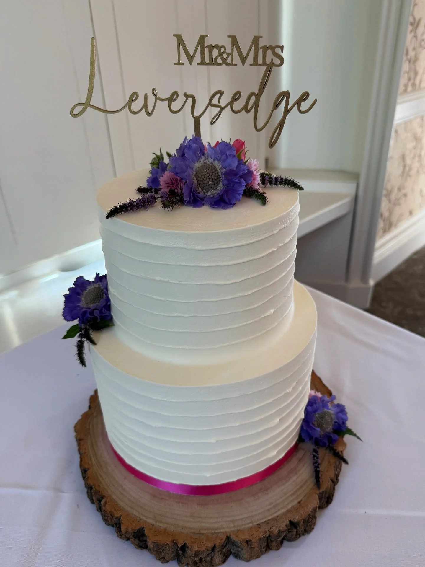 Congratulations to Fiona &amp; Joel who were married earlier today @rowton.castle 

A vibrant colour mix was chosen for the flowers - a number of which were unfortunately unsuitable to use on the cakes. The purple toned flowers were supplied by @thef