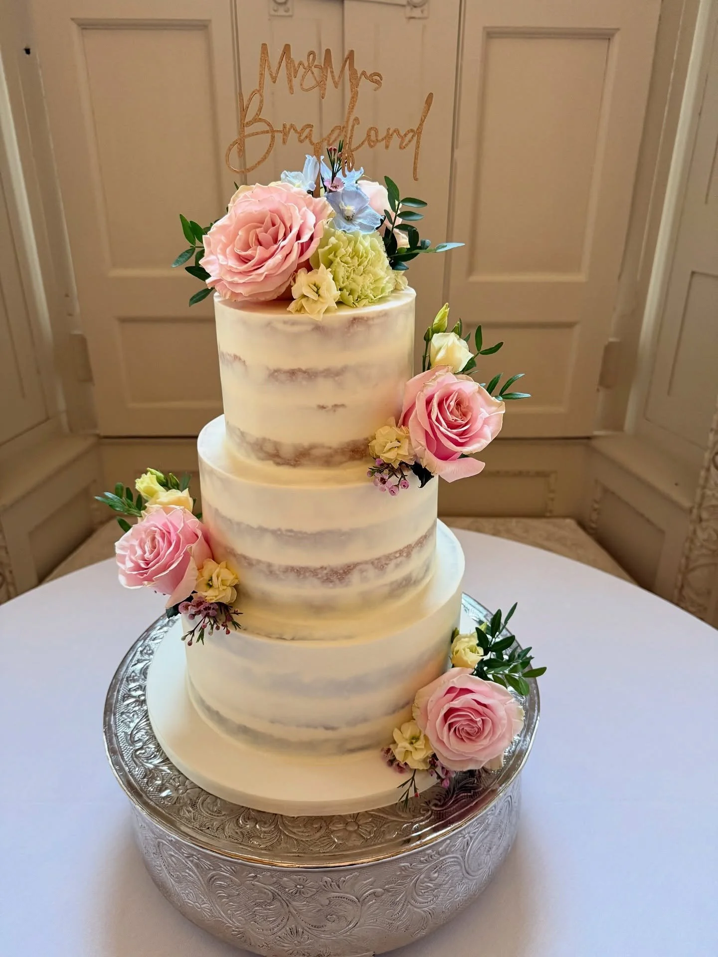 Congratulations to Jessica &amp; Daniel who were married today @hawkstone_hall 

The flowers/foliage used to decorate the cake were supplied by @biglittlethingsflorist 

In order to bring in the blue used in the other florals, a few delphiniums were 