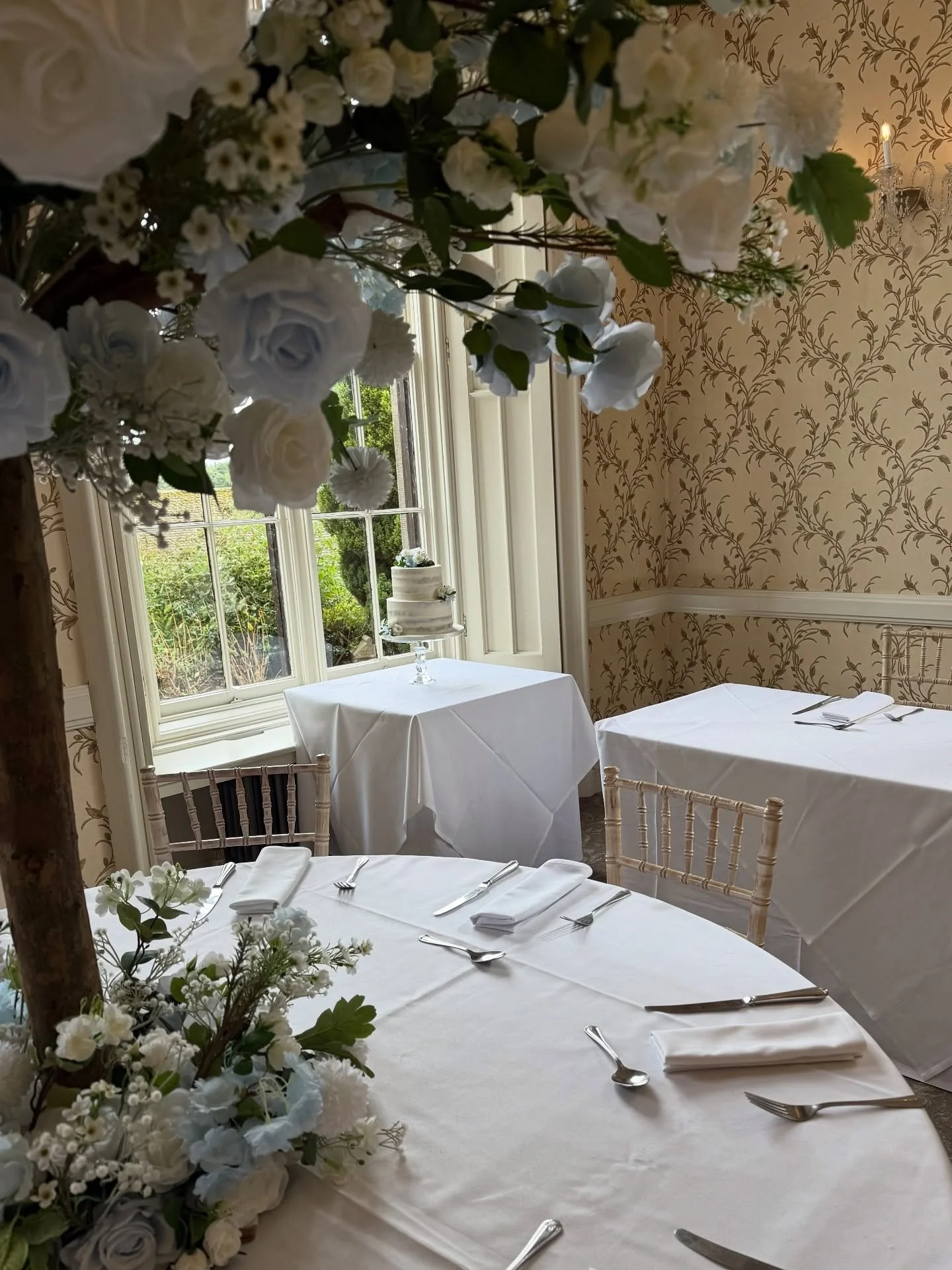 Congratulations to Emily &amp; William who are celebrating their wedding today @rowton.castle 

The cakes were decorated with some of the artificial flowers used in the other wedding decor supplied by @littlegemfx 

#shropshirewedding #shropshire #sh