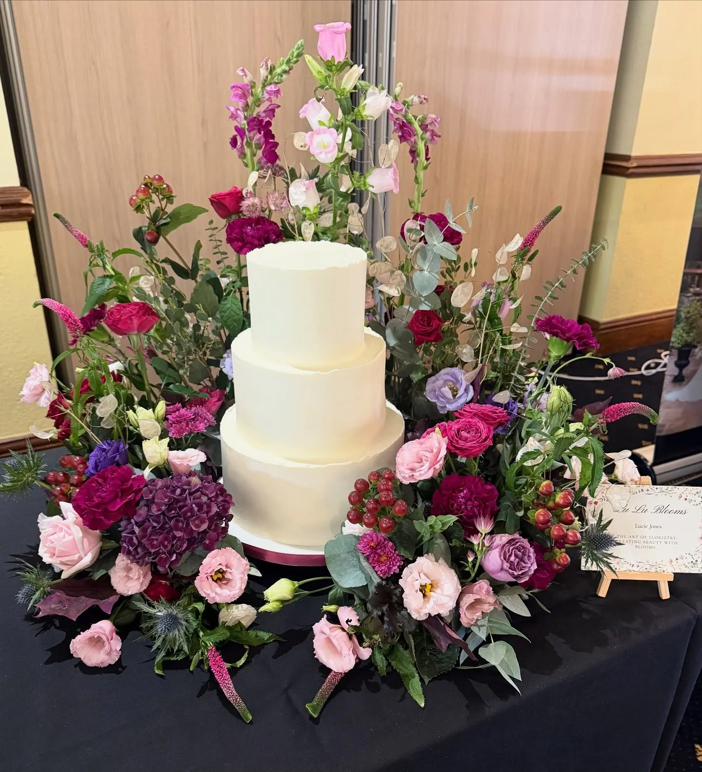 Had the pleasure of working with Lucie from @lu_lu_blooms for today&rsquo;s wedding fayre @albrightonhallhotelandspa 

The flower meadow around the base of the cake was made in shades of summer berry (an absolute favourite of Lucie) and the cake had 
