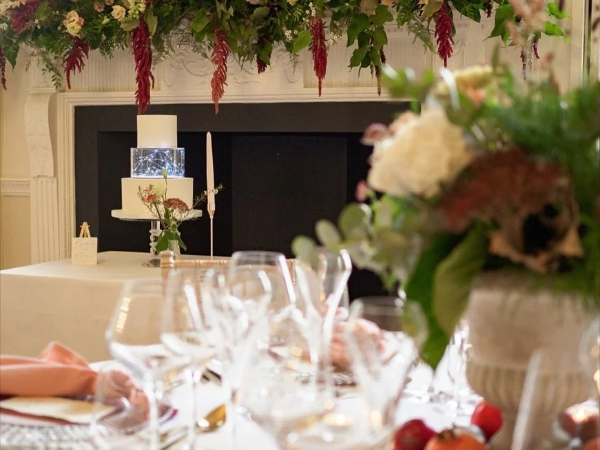 A simple yet elegant cake displayed @rowton.castle 

The bottom and top tiers have a smooth buttercream finish, with a clear acrylic spacer used as the middle tier. 

Flowers @lu_lu_blooms 
First photograph @pbartworks 
Acrylic cake spacer @prop.opti